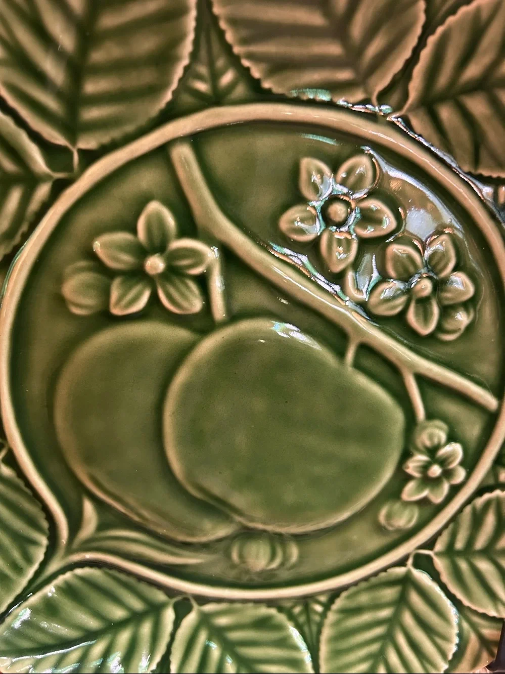 Bordello Pinheiro 9.5” Green Majolica Leaf and Apples Plate Made in Portugal